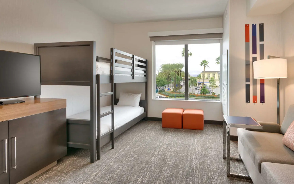 Hampton Inn & Suites Anaheim Resort Convention Center