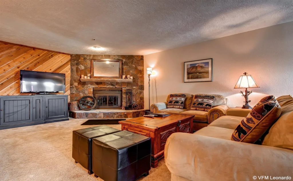 Cimarron Bear Condo: Fantastic Location, Sleeps 8