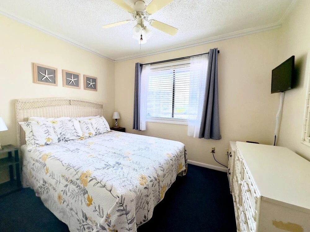 Tilghman Beach And Racquet Club 304 3 Bedroom Condo by RedAwning, North Myrtle Beach