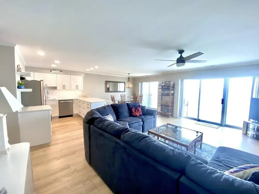 Harbour Island 402l 2 Bedroom Home by RedAwning