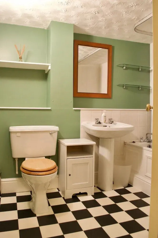 2 Bedroom Abbeyhill Apartment