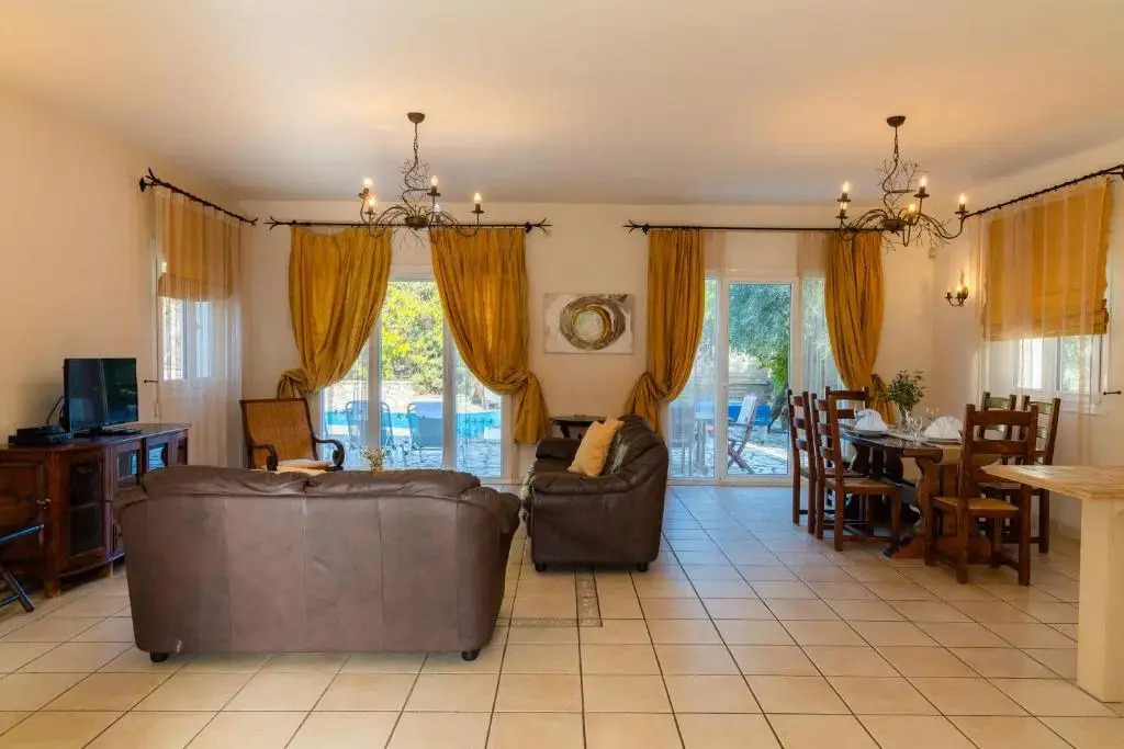 Villa Xanthe - Charming Holiday Villa with Private Heatable Pool in Kassiopi