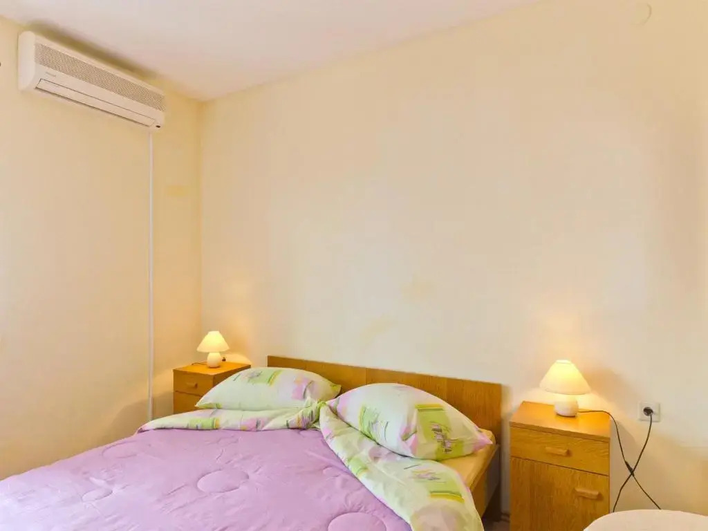 Apartments Srhoj