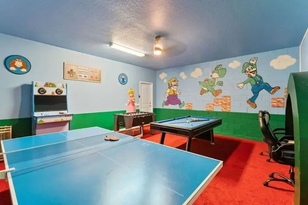 Themed Rooms Free Access To Resort Waterpark! 4 Bedroom Home by RedAwning, Davenport