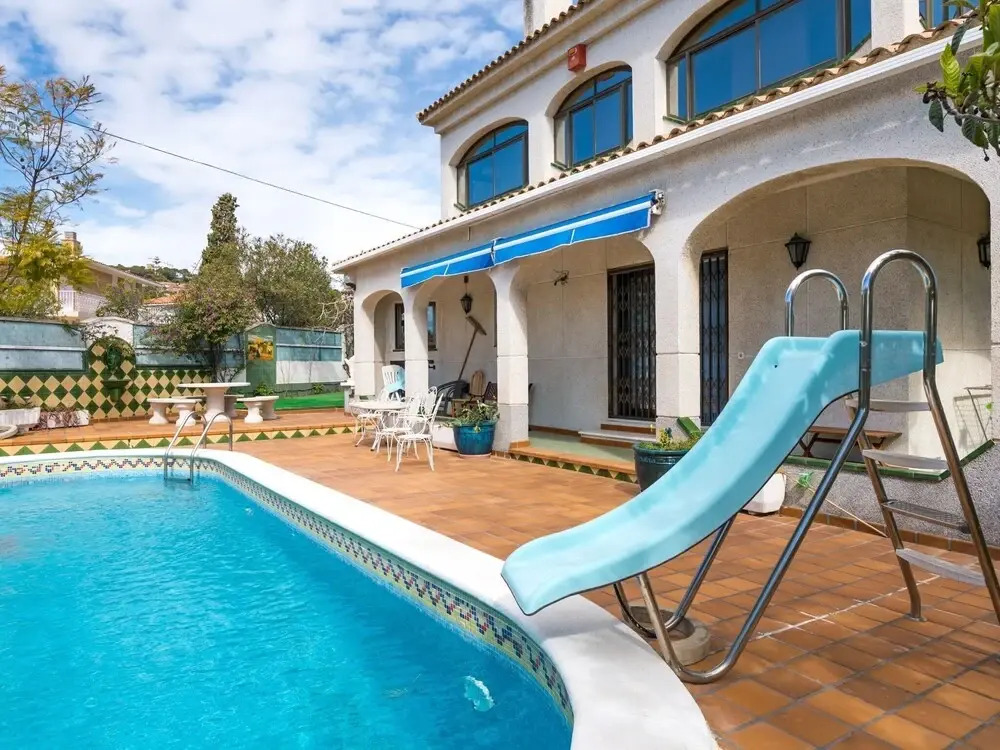 Exotic Villa in Coma-ruga with Private Swimming Pool