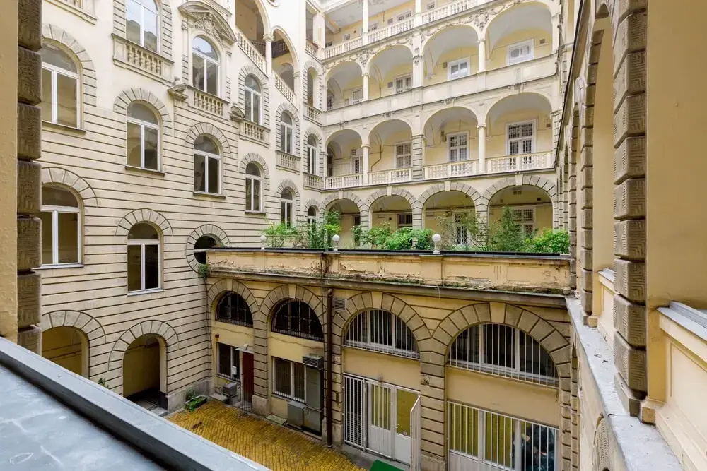 Budapest Holidays Harmony