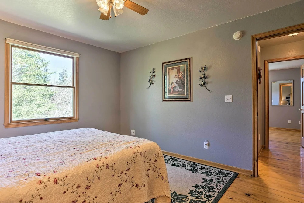 Spacious Home w/ Hot Tub, 3 Mi to Deer Mtn