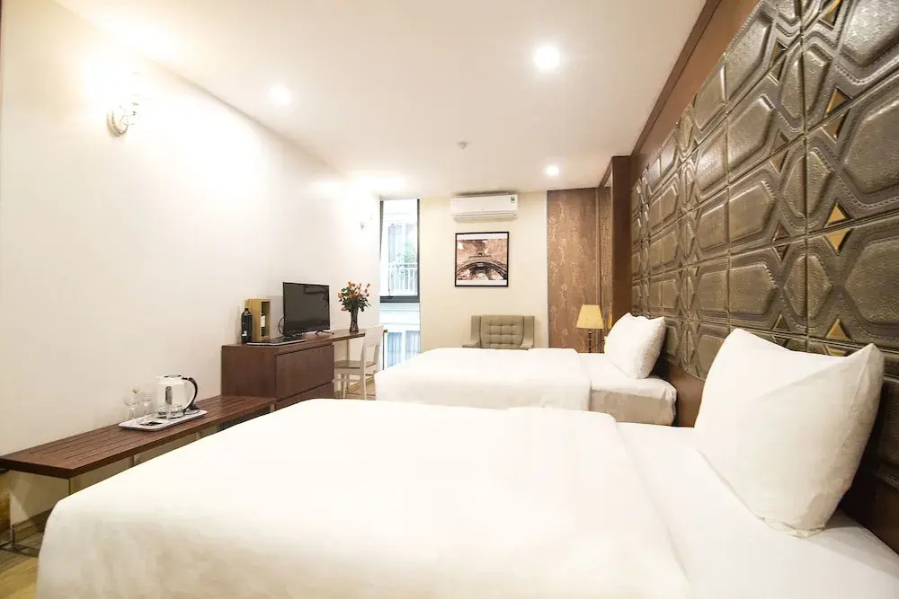 Khách sạn Thế Kỷ Mới