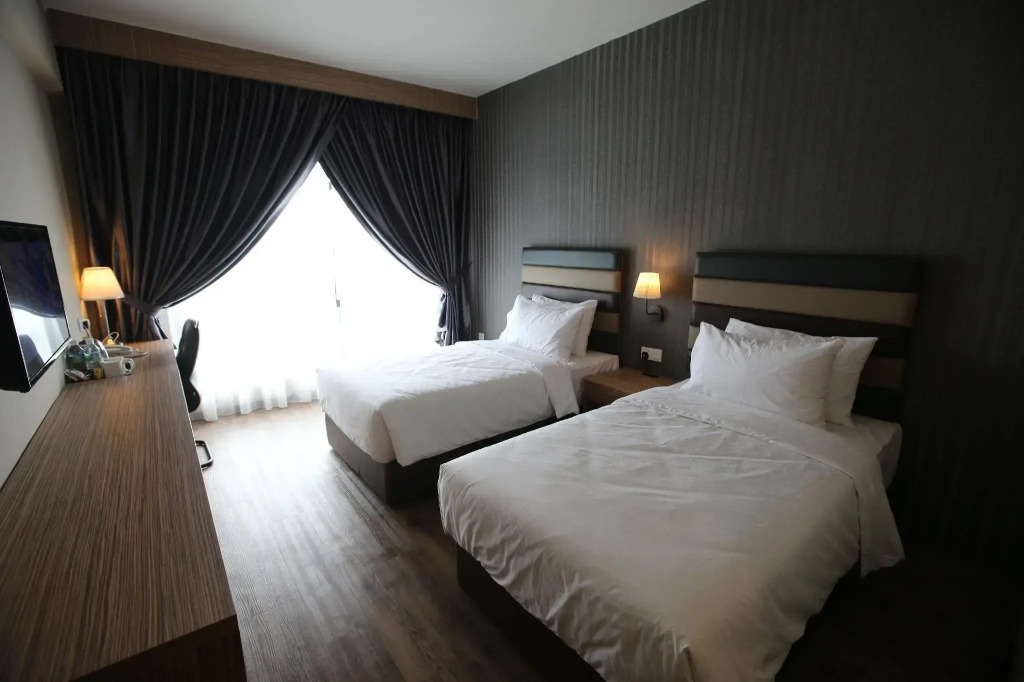 SEM9 Senai "Formerly Known As Perth Hotel"