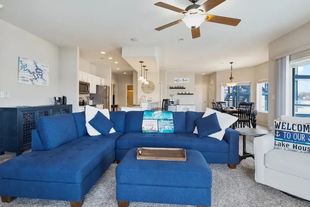 Serene Lake View and Easy Access to Local Delights