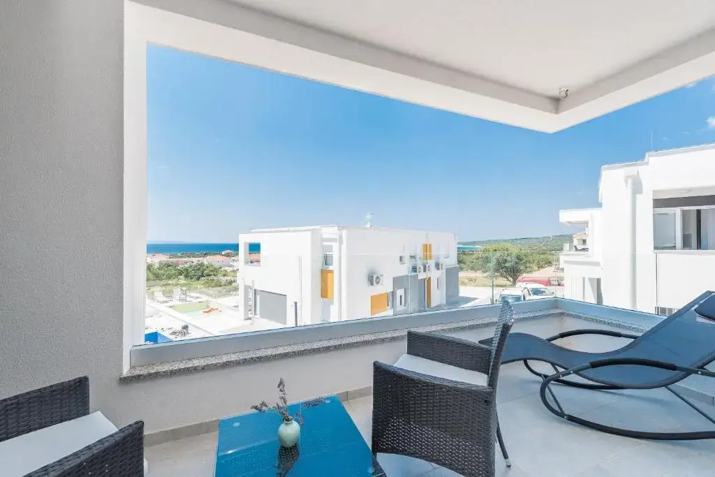 Merima 2 luxury & modern ap. for 7 with a pool