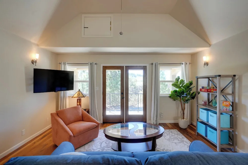 Colfax Getaway w/ Hot Tub, Mountain Views!