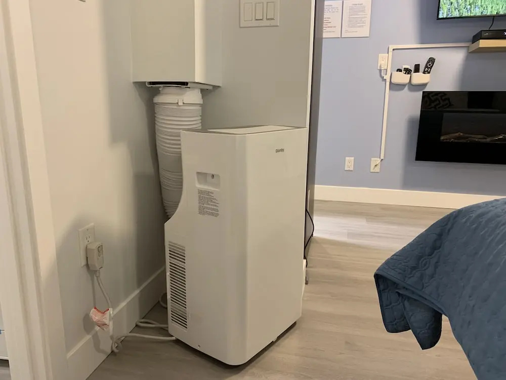 A Lovely Studio with Full Kitchen & AC