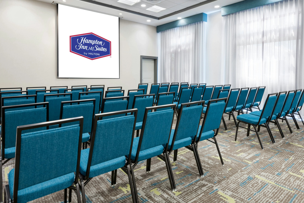 Hampton Inn & Suites Orlando Airport at Gateway Village