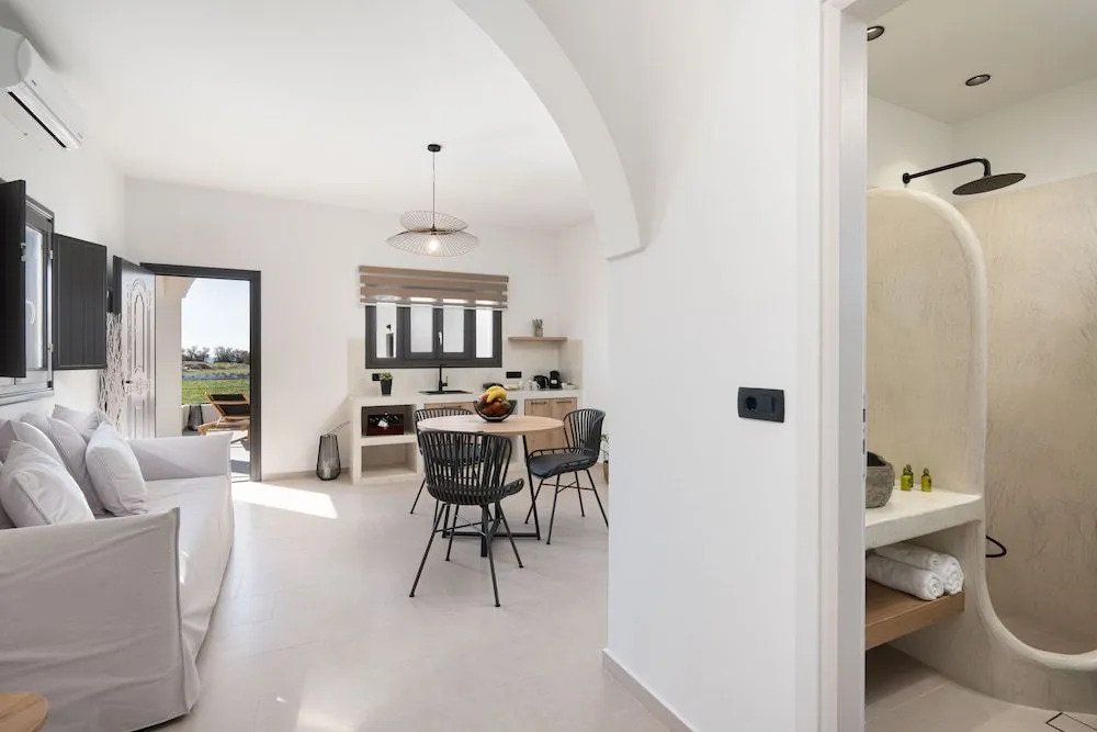 Almira Luxury Suites