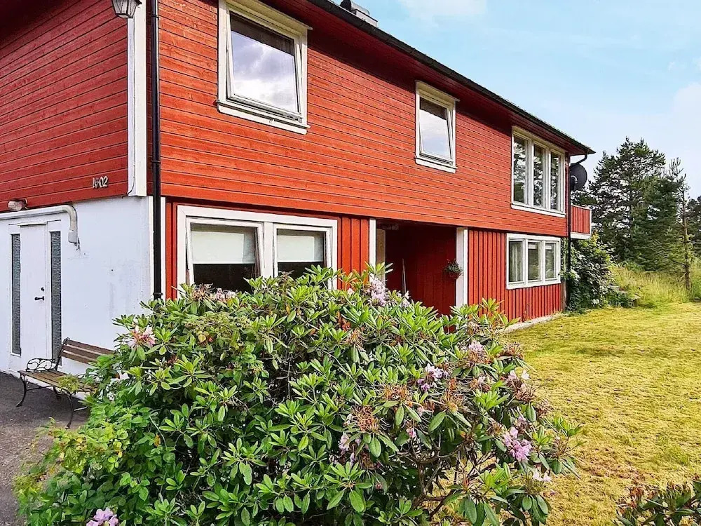 10 Person Holiday Home in Staubø