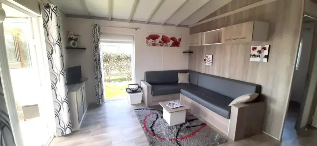 Bungalow de 2 chambres avec piscine partagee jardin amenage et wifi a Grandcamp Maisy