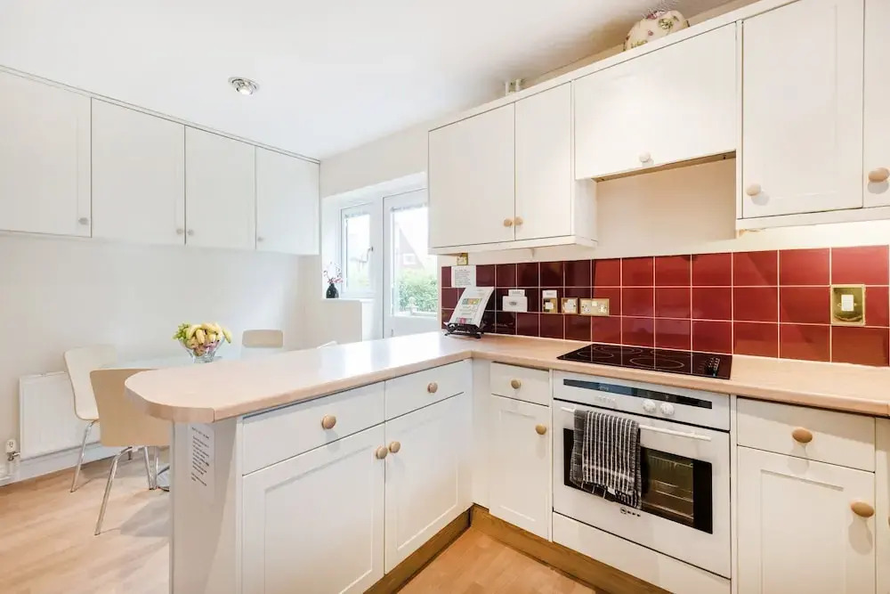 Luxury Riverside Home, Near Windsor Castle. Legoland & London Within 20 Minutes