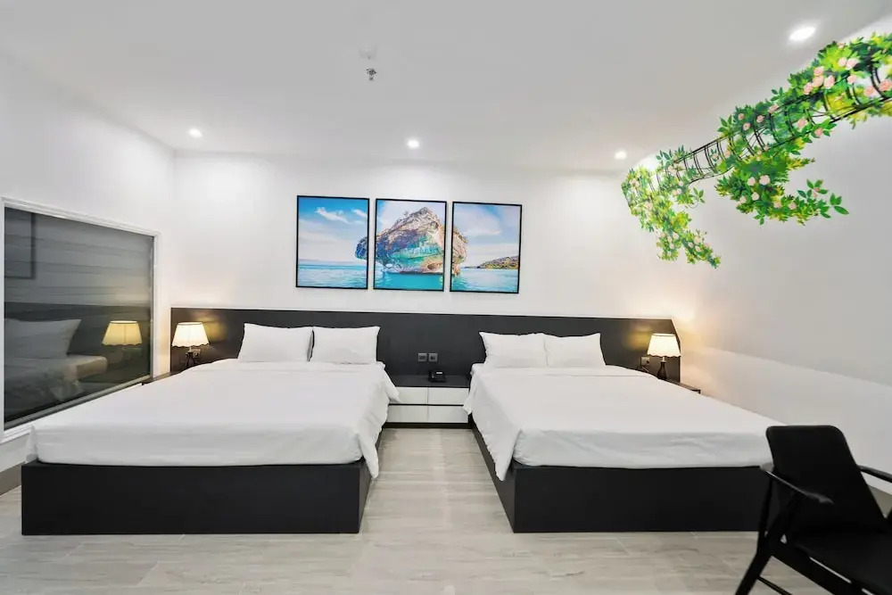The Enchanted Ha Long Hotel - Bai Chay Beach