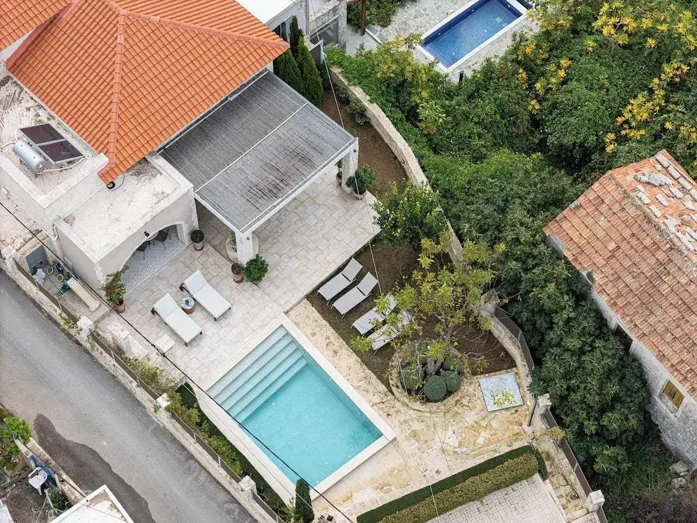 Artemis Apollonas Villa