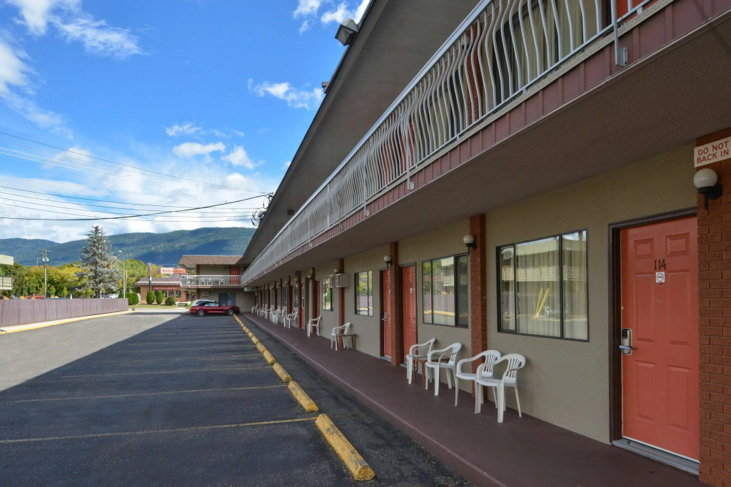 Canadas Best Value Inn & Suites-Vernon
