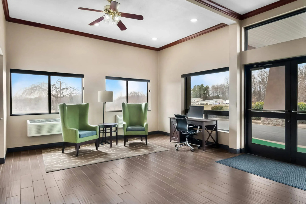 Comfort Inn & Suites North East