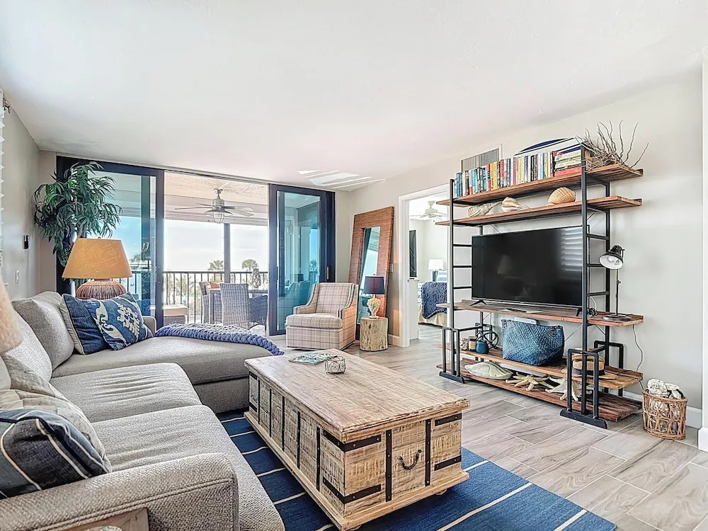 Caper Beach Club 312