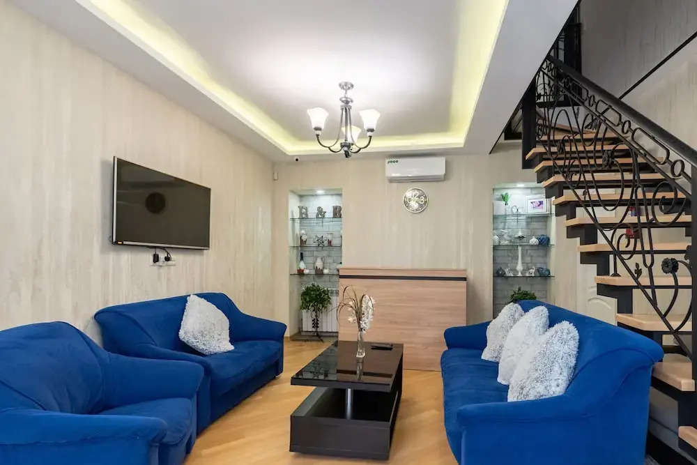 Q&B House