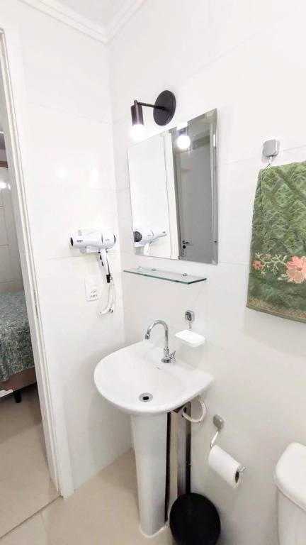 Apto Centro Ubatuba com Varanda Gourmet, Suíte e Piscina