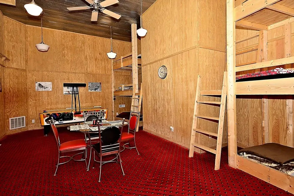 Ski Bums Inn