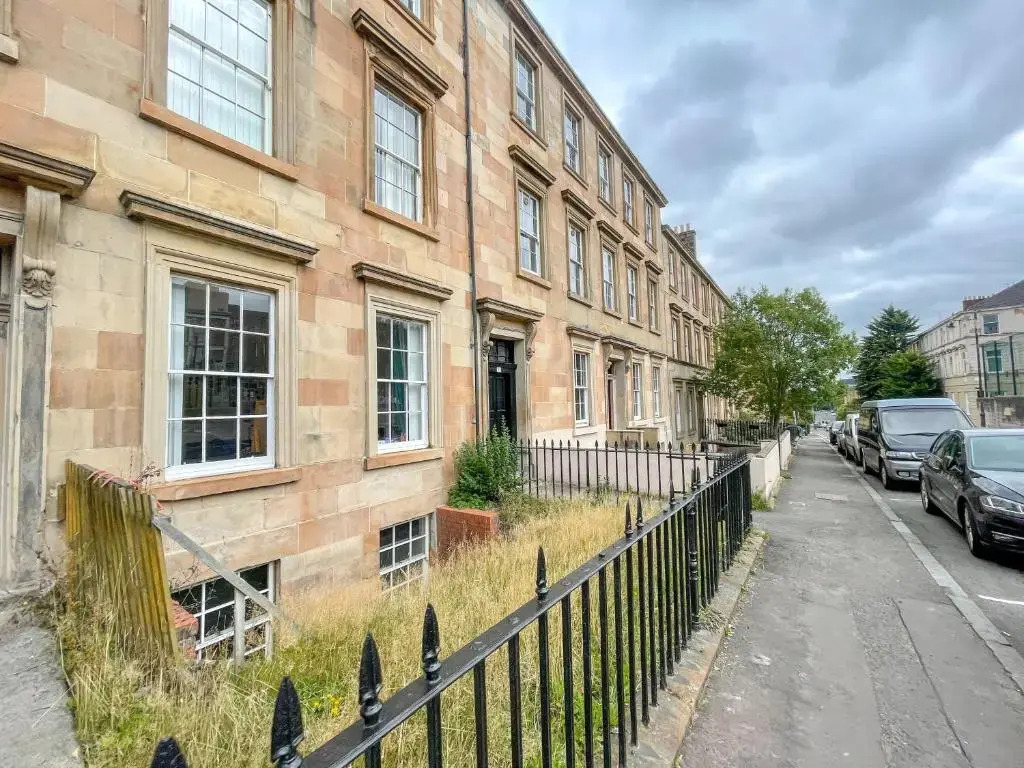 Spacious 3 bedroom Victorian flat City Centre