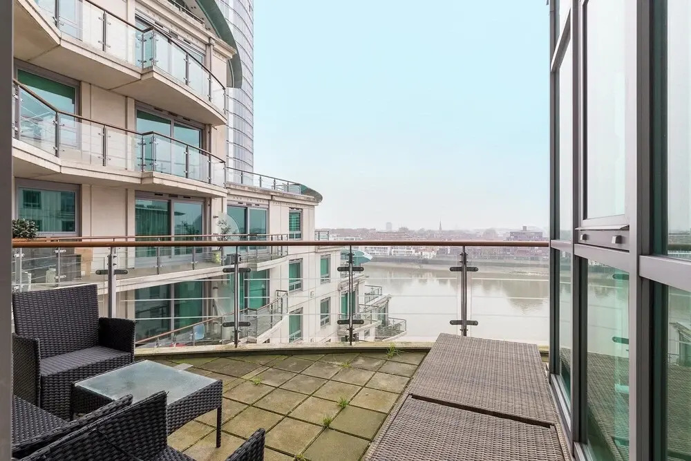 Full River View 3-bedroom Very Large Flat