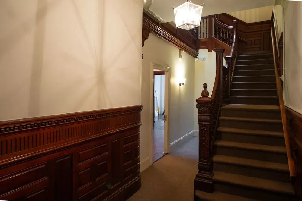 Stylish Brownstone Back Bay Apartments