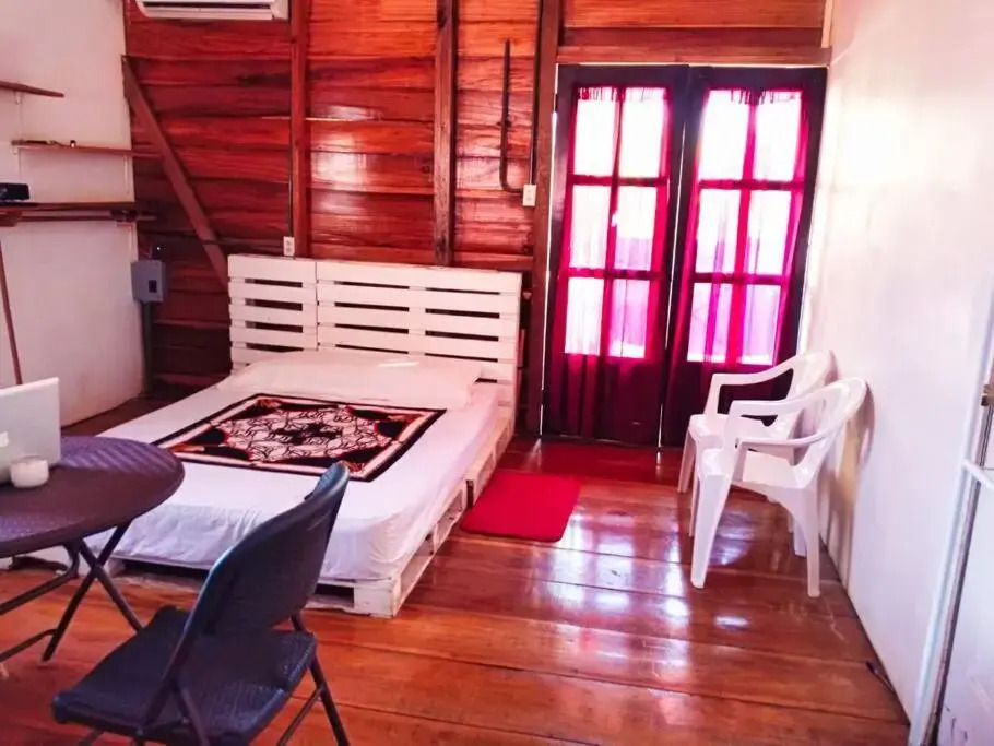 Poetry Garden Bocas Town Colon Island- Deluxe Bungalow Cabin-AC-Enjoy the Night Life