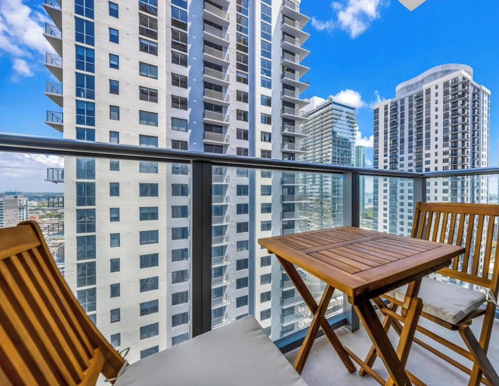 Brand-New Luxury 1BR  - Rooftop pool