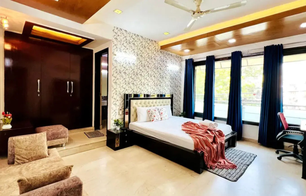 BluO 3BHK Green Park, Private Garden - Balcony