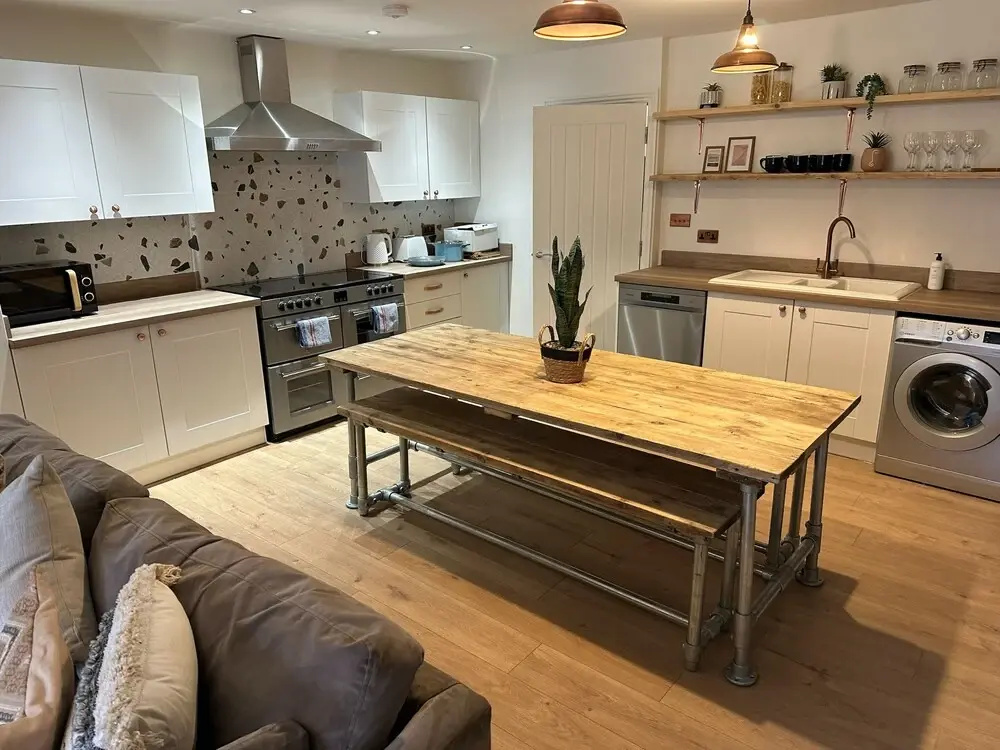 Cotswolds Large 4 Bed House Parking-Wifi