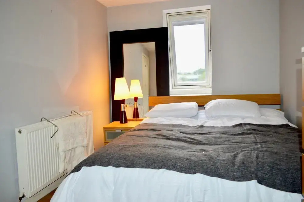 Spacious and Light 3 Bedroom Flat in Scenic Canonmills