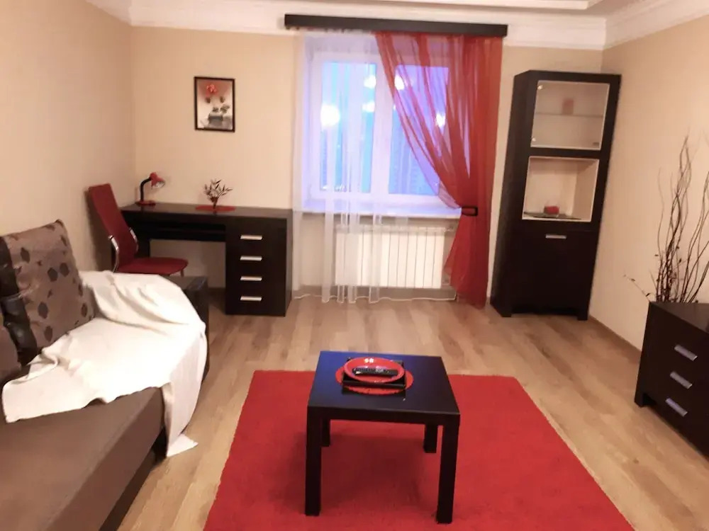 Sutkiarenda on Morskaya Naberezhnaya 19