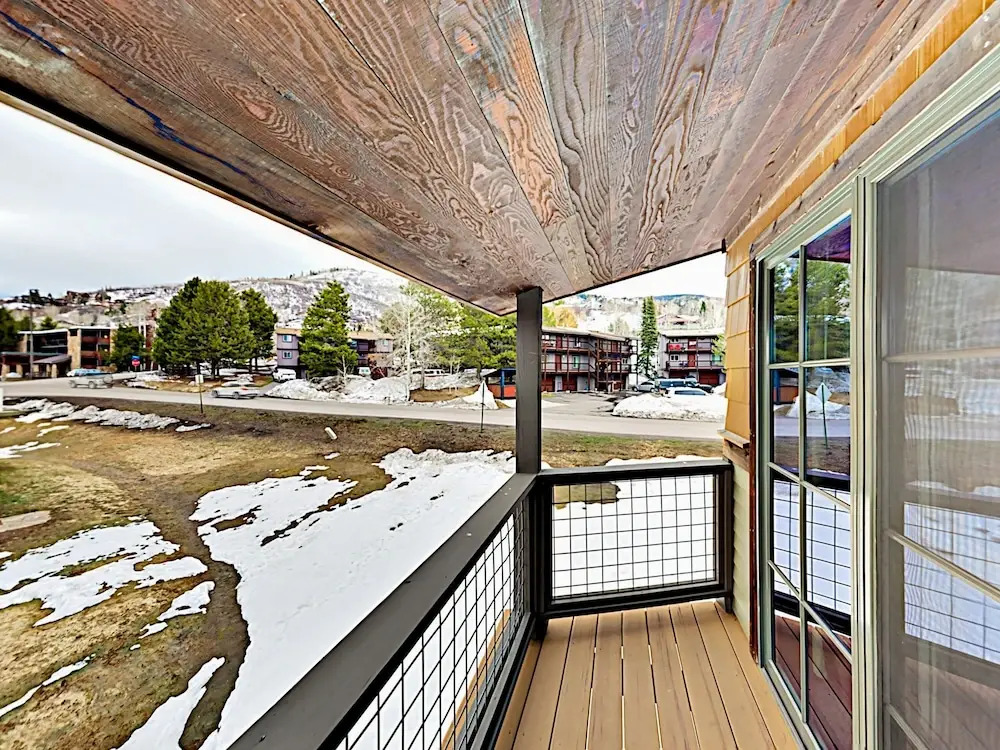 New Listing! Updated W/ Balcony & Hot Tub 2 Bedroom Condo