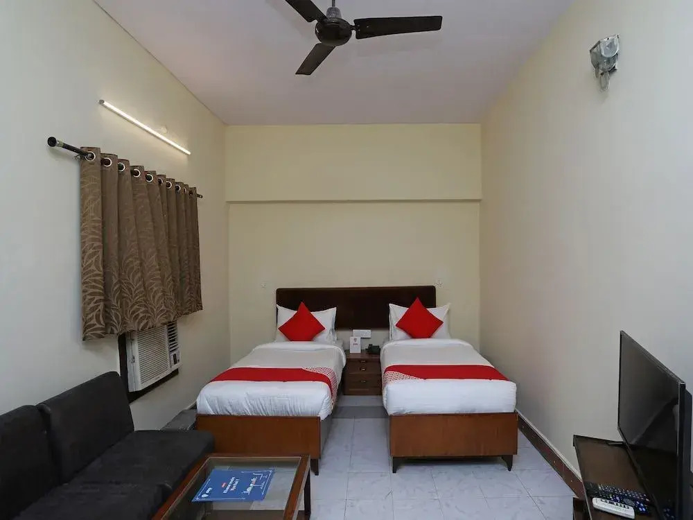 OYO 15791 Flagship Hotel Executive Hazratganj