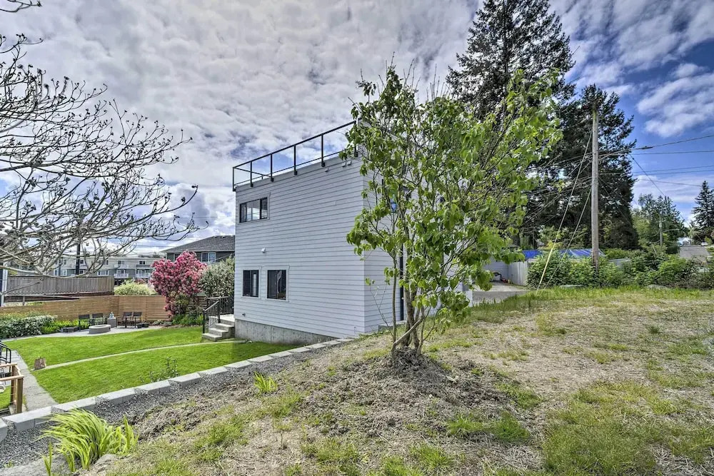 'ruston Retreat' - Mod Home w/ Rooftop Deck!