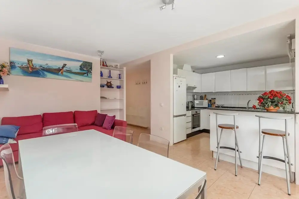 Gorgeous 2-bed Apartment Near the Beach