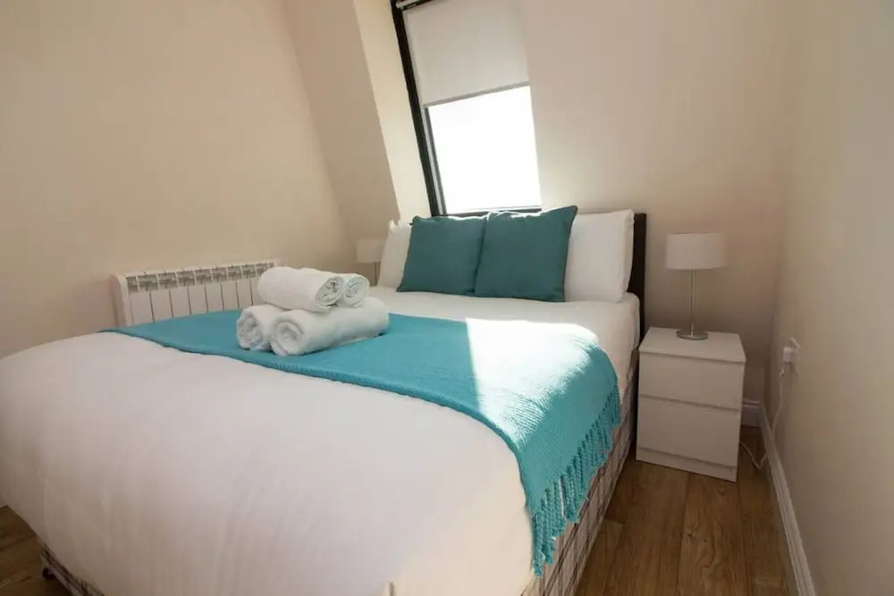 Stayzo Castle Penthouse 17 - A Clean Fresh Modern Apartment With Free Wi-fi