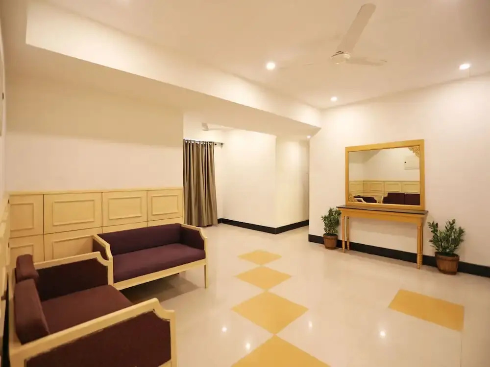 OYO 9769 Hotel Chanakya Inn