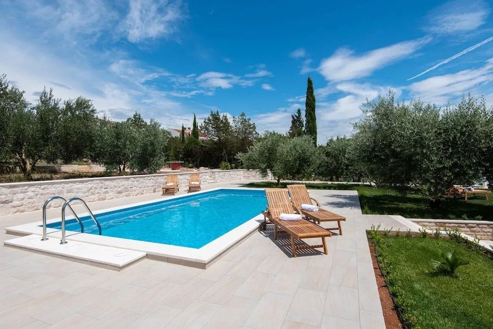 Villa Loviste Paradise
