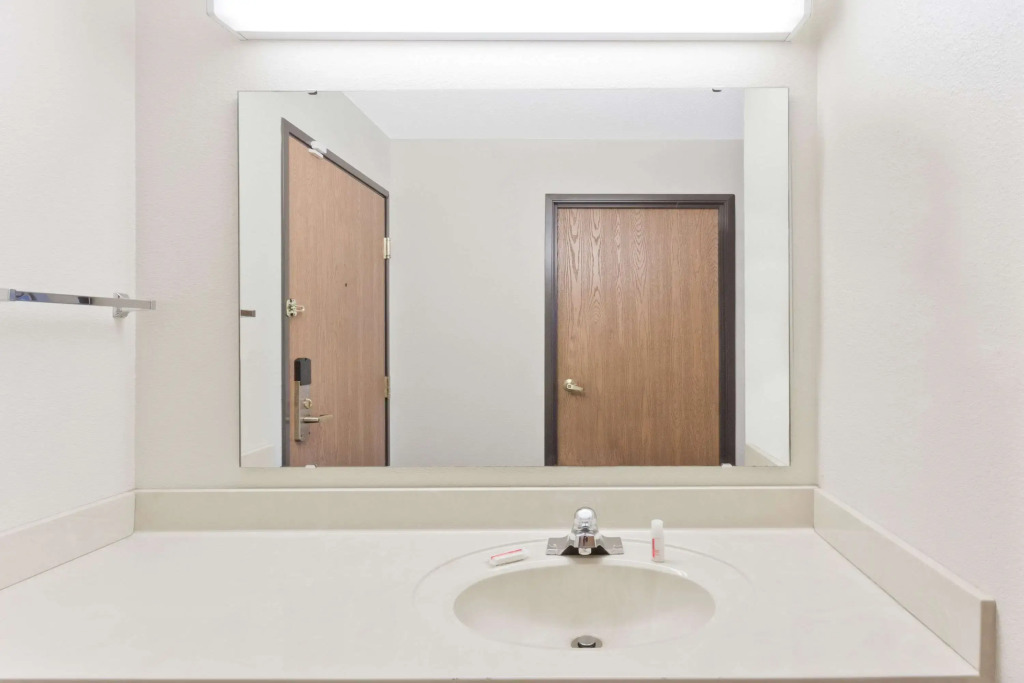 Super 8 by Wyndham Cloverdale IN
