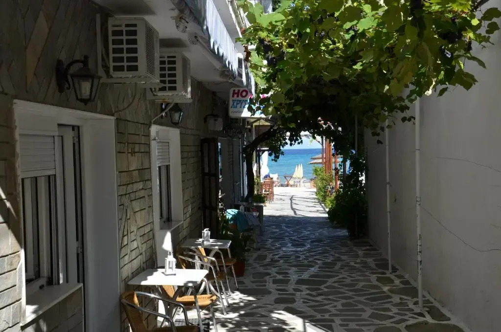 Chrisi Akti Hotel