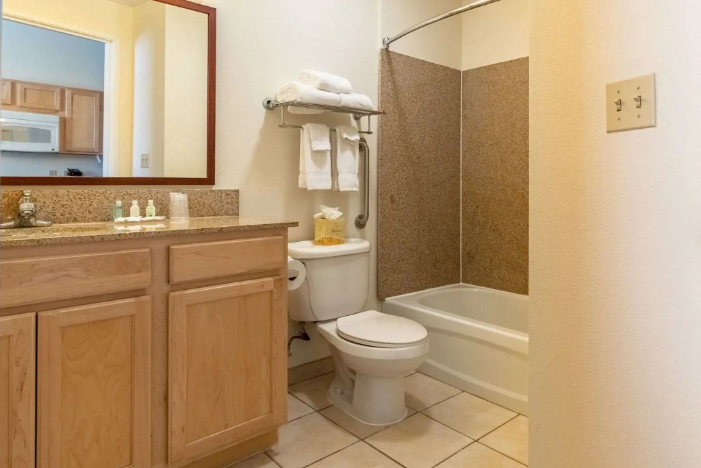 Holiday Inn Express & Suites Englewood - Denver South by IHG