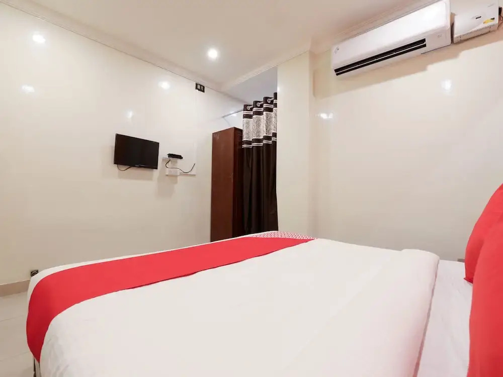 OYO 15753 Vishnu Priya Residency